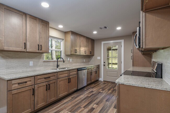 Building Photo - 9126 Lazy Ln