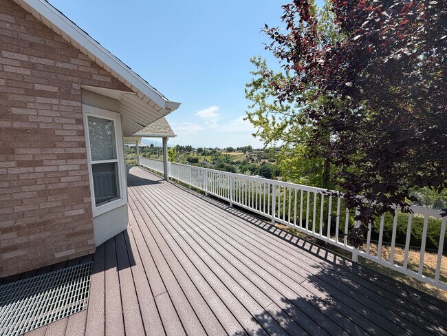 Building Photo - Spacious 4 Bed, 5 Bath Home with 3-Car Garage in Layton!