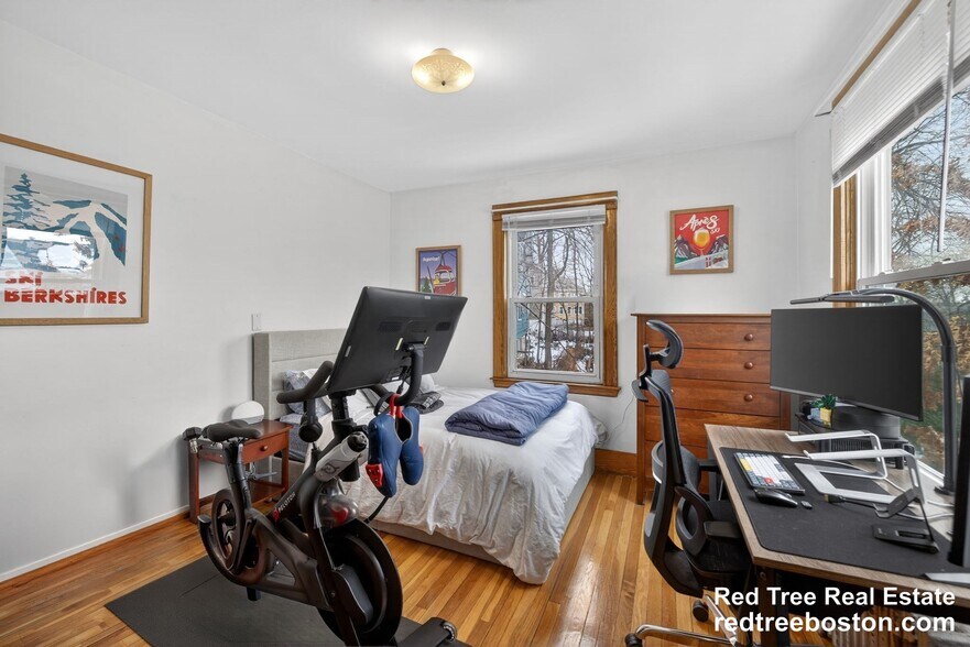 Building Photo - 27 S Crescent Circuit