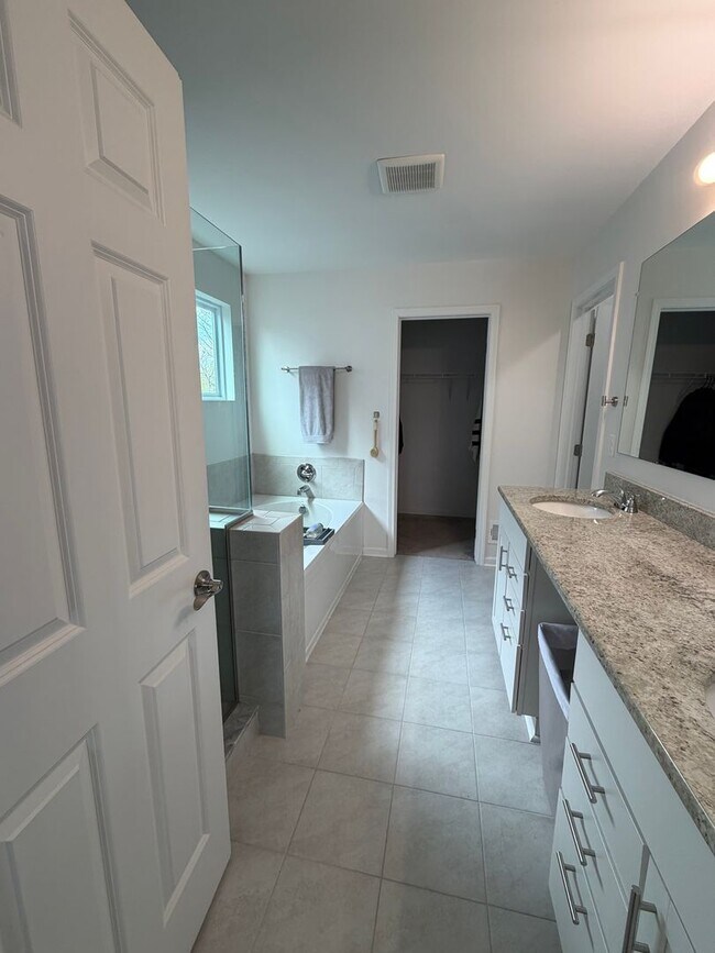 Building Photo - Beautiful and serene water view home in a secluded neighborhood!  2nd floor laundry!