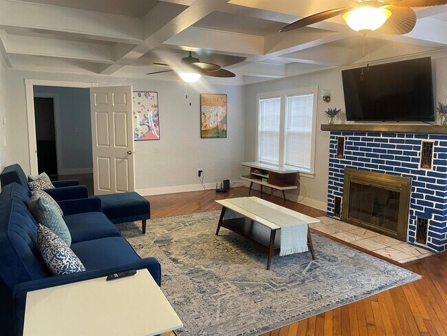 Building Photo - 701 S K St