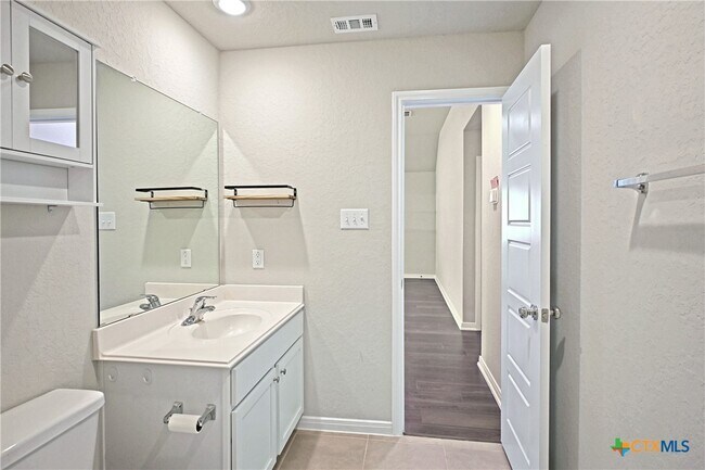Building Photo - 2973 Greenbriar Rd