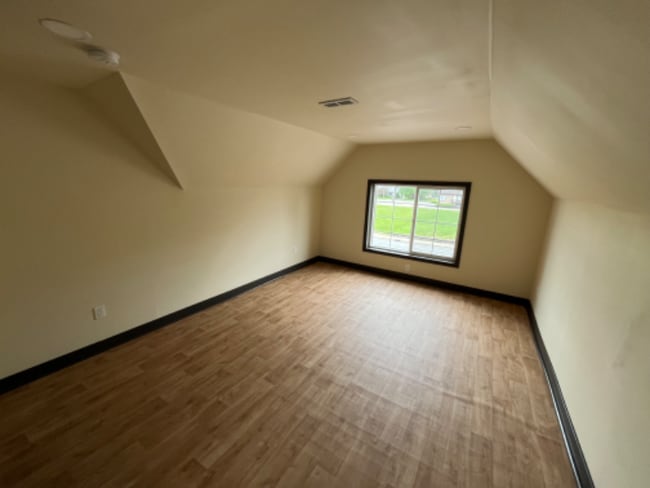 Building Photo - 917 N Vermilion St