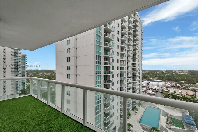 Building Photo - 1871 NW S River Dr