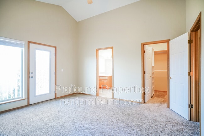 Building Photo - 2623 NE Rocky Butte Rd