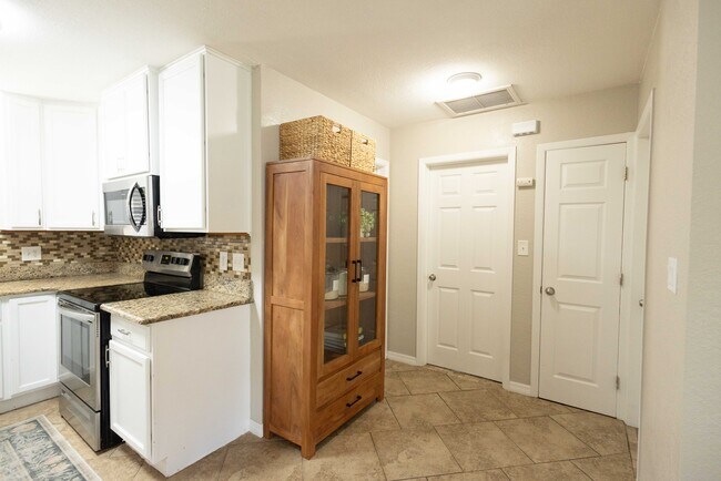 Building Photo - 650 S Park Ave