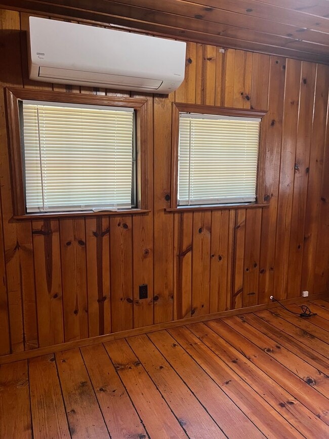 Building Photo - River Pines Home