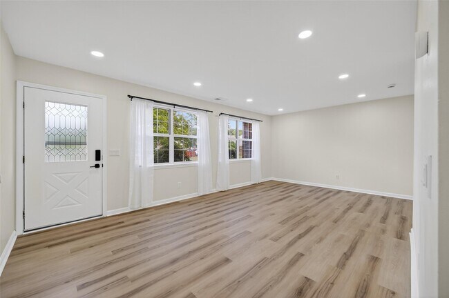 Building Photo - 276 Temple Hill Rd