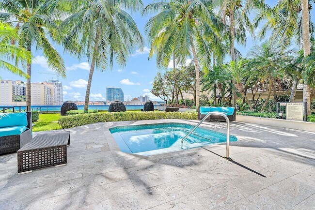 Building Photo - 550 Okeechobee Blvd