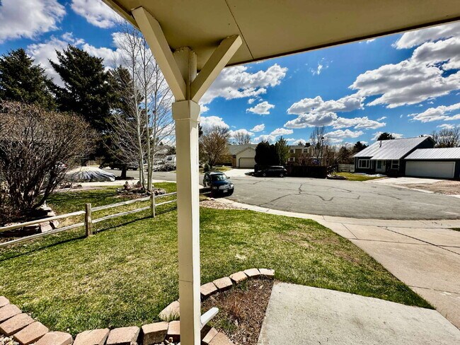 Building Photo - AVAILABLE NOW!  Charming Home in the Cottonwood Community!"