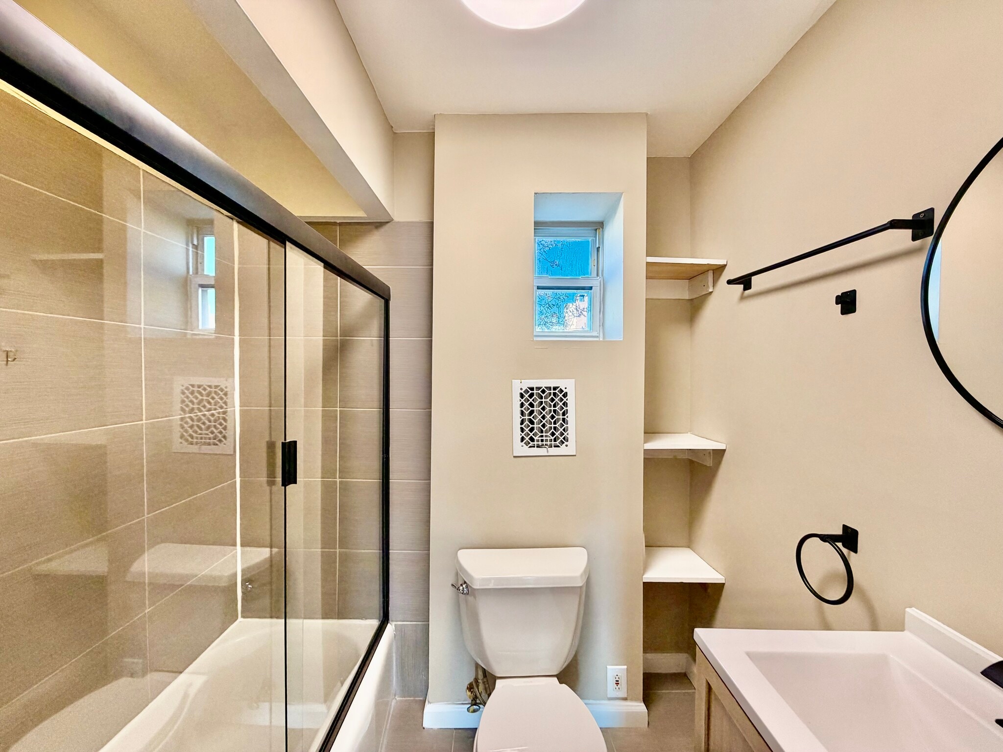 Building Photo - 2223 Winton St