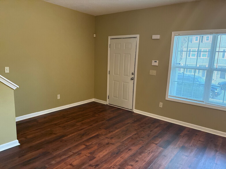 Building Photo - Room in Townhome on Olmadison Pl