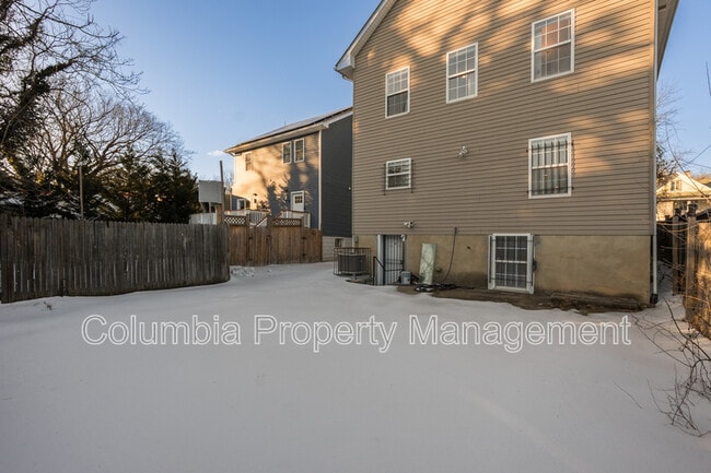 Building Photo - 2421 Franklin St NE