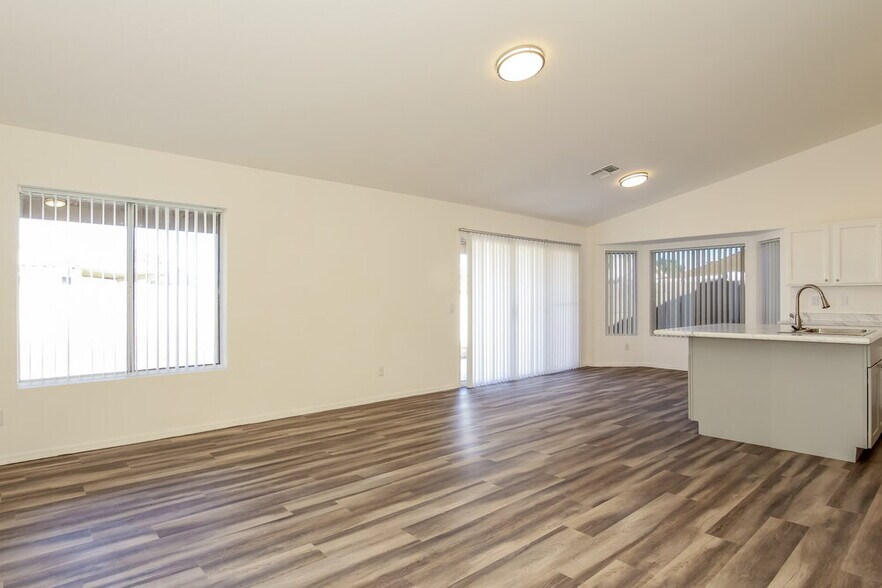 Building Photo - 252 W Wahalla Ln