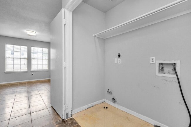 Building Photo - 8914 Dirby St