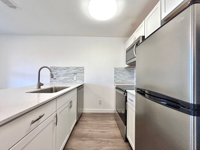 Building Photo - Updated North Austin Condo w/ Modern Finishes & Amenities 2BR/2BA