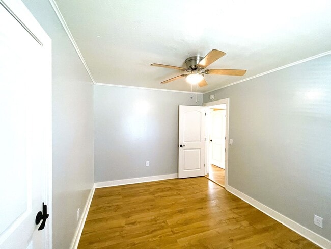 Building Photo - 5250 Whispering Creek Dr