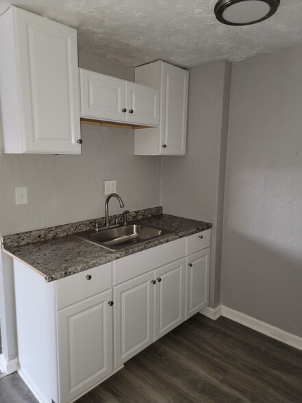 Building Photo - 1815-1819 Garfield Rd