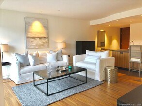 Building Photo - 5 Church Ln