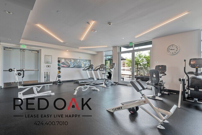 Building Photo - 1331 W 7th St