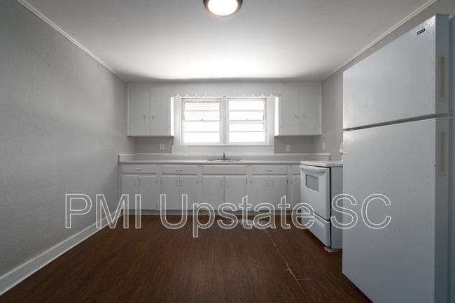 Building Photo - 213 A St