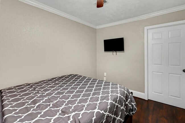 Building Photo - 6335 Tall Willow Dr