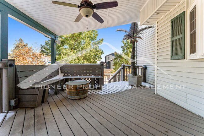Building Photo - Beautiful Home with Fenced Back Yard and Cozy Fireplace