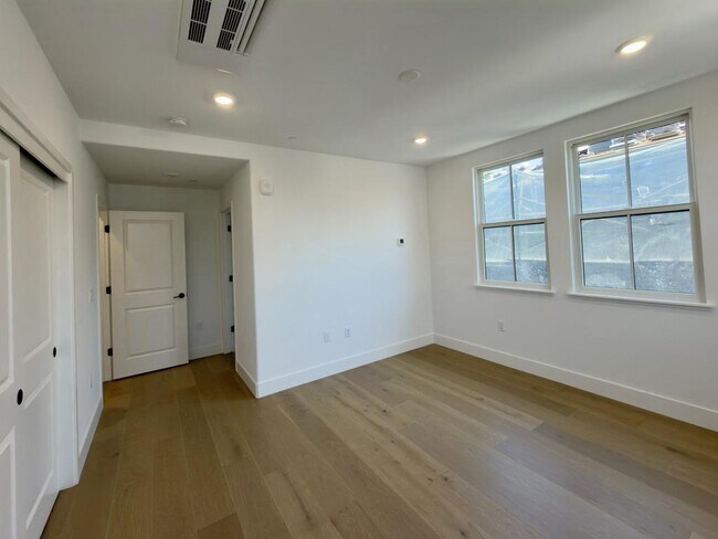 Building Photo - 543 Shockley Aly
