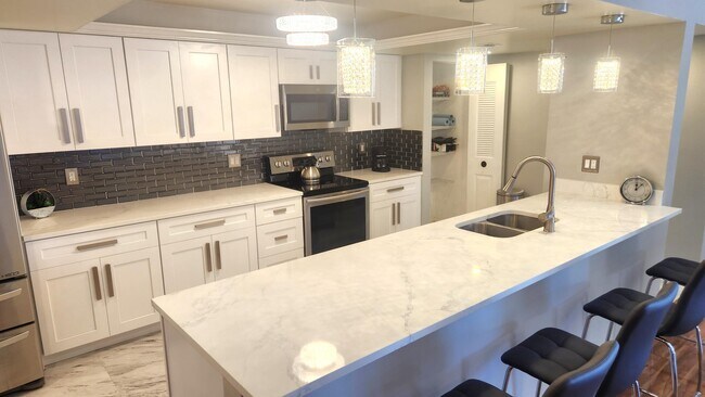 Building Photo - 950 Egret Cir