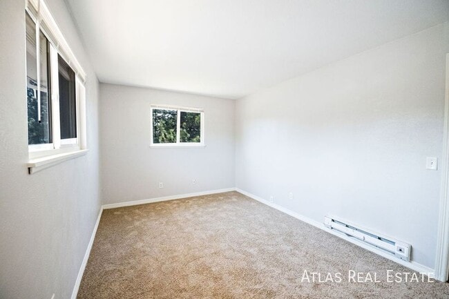 Building Photo - 950 Bishop Ct