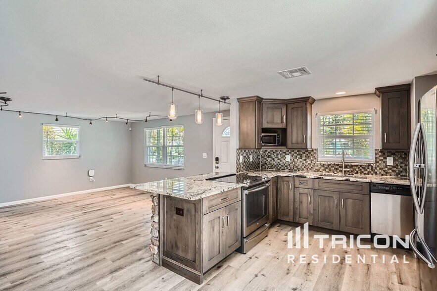 Building Photo - 1619 Stone Creek Dr