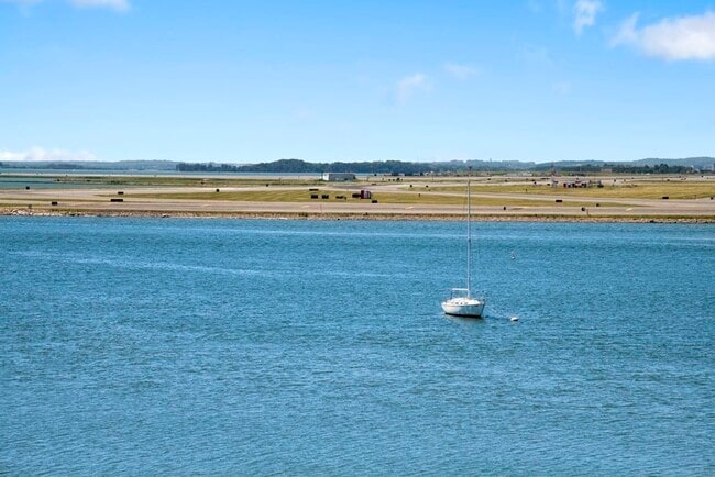 Building Photo - 140 Bayswater St