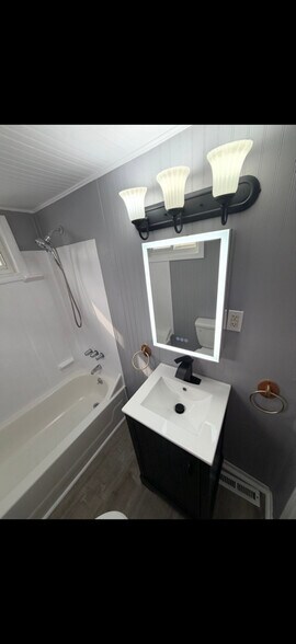 Building Photo - 191 Parkinson Ave