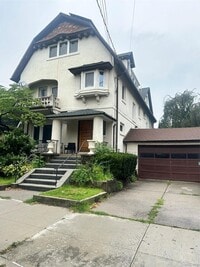 Building Photo - 409 W 261st St