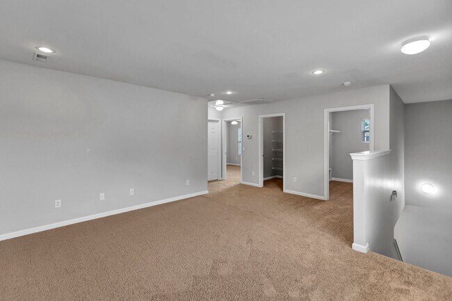 Building Photo - Spacious 3 Bedroom home in Mckwen!