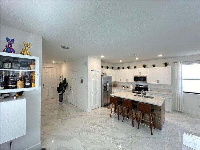 Building Photo - 3449 W 110th St