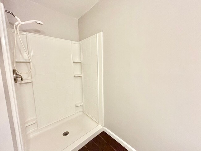 Building Photo - Cozy Updated End Unit Home In Virginia Beach