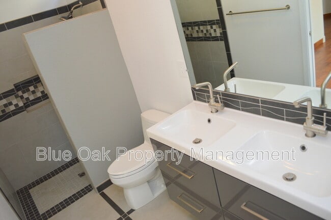 Building Photo - 62 Plumwood Ct