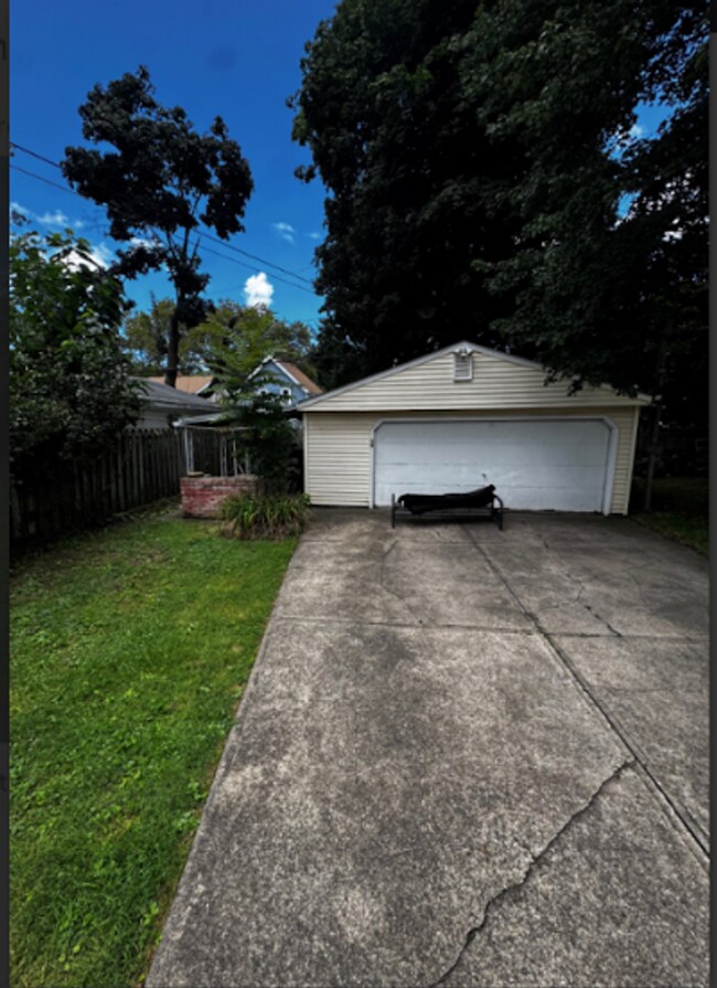 Building Photo - 7602 Wentworth Ave