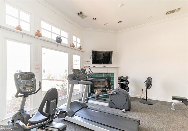 Building Photo - Beautiful 2 Bed 2 Bath Condo In Popular Oak Park Community - Water Included!