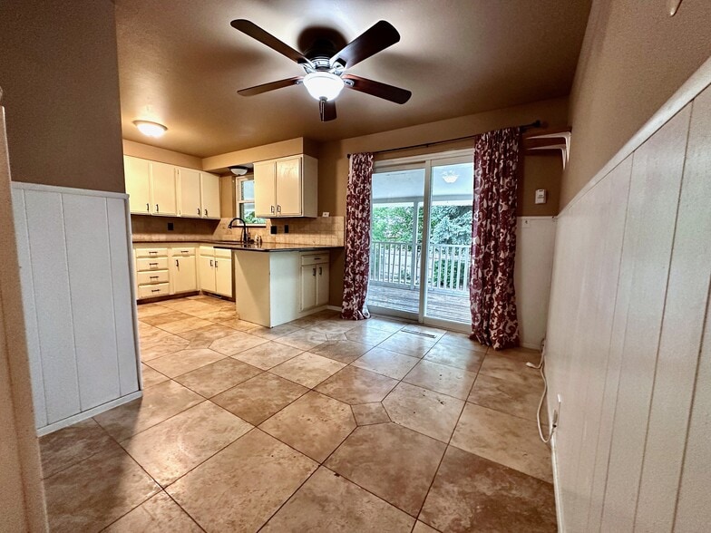 Kitchen - 730 East 2780 North
