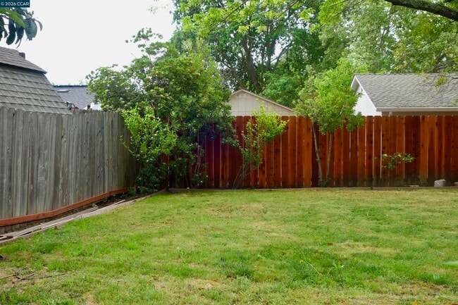 Building Photo - 609 Maureen Ln