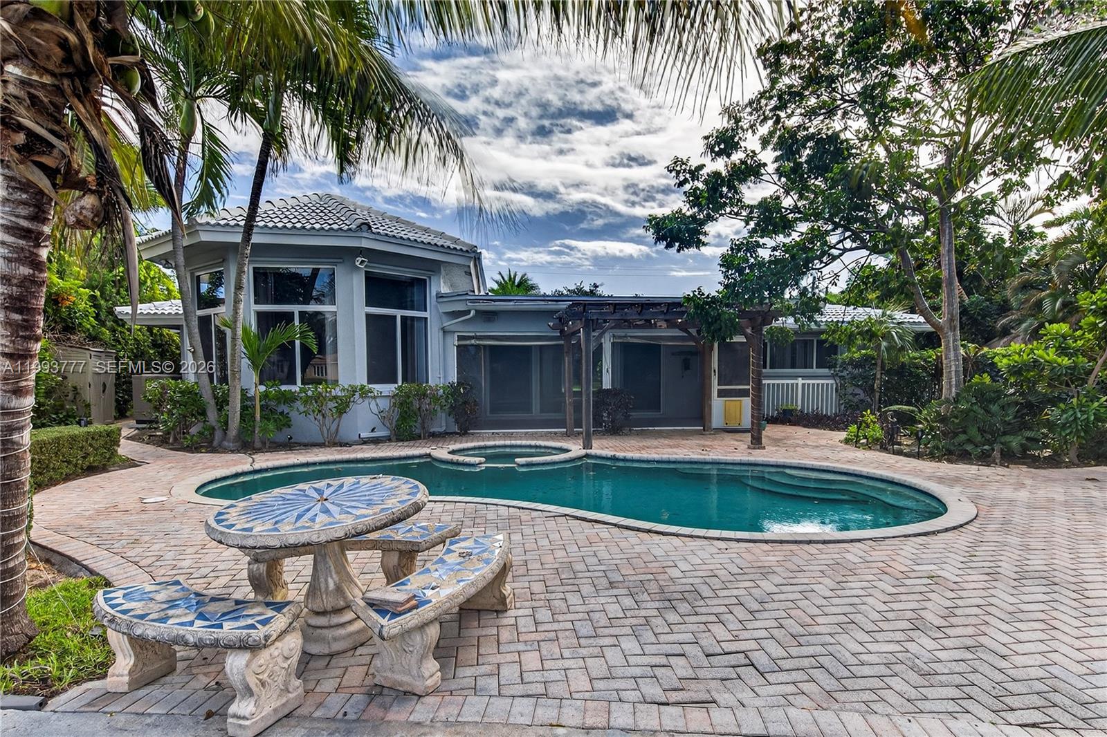 Building Photo - 2801 Coral Shores Dr