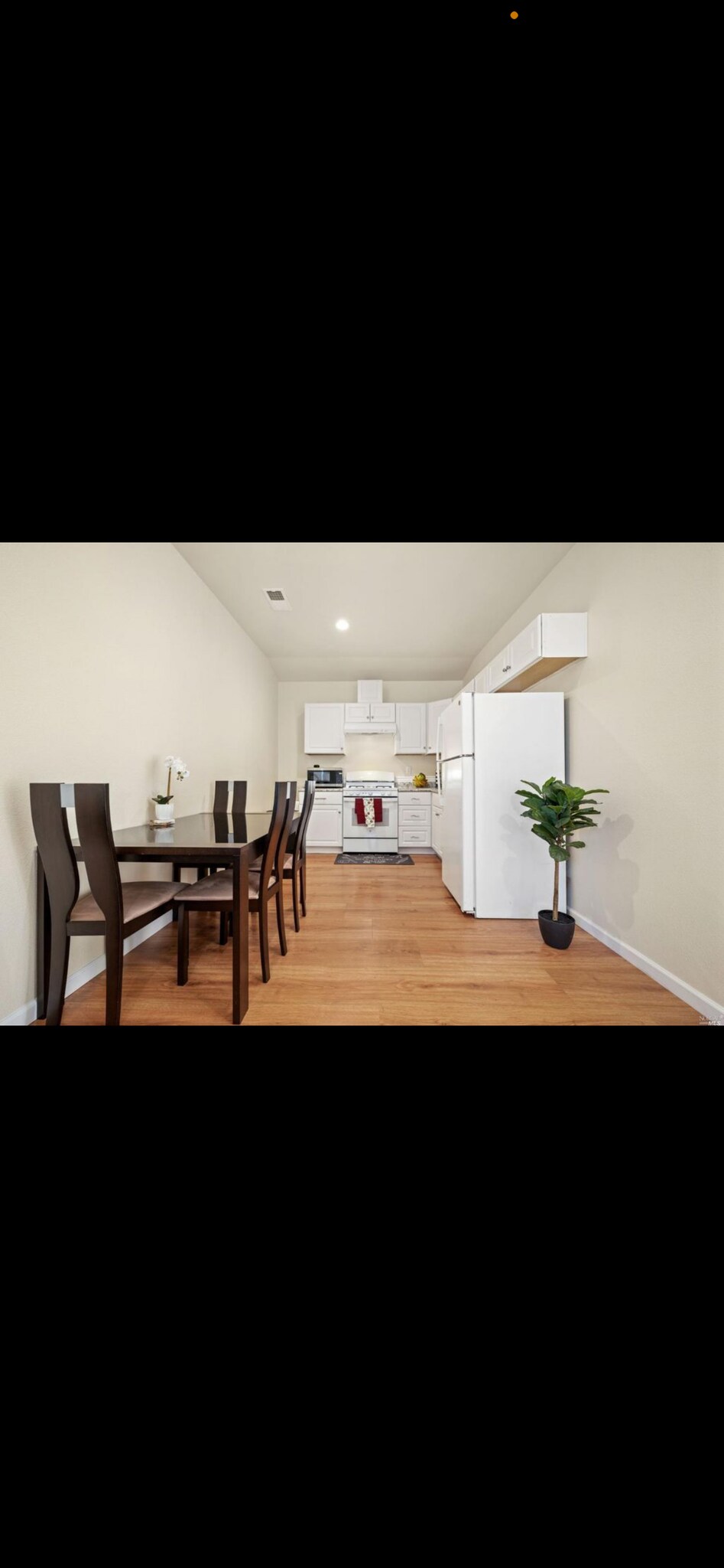 Building Photo - 4664 Fairway Dr