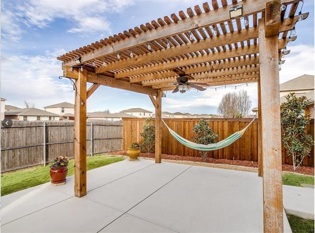 Building Photo - 5825 Valley Haven Way