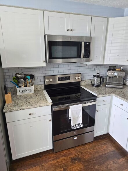 Building Photo - 7710 Pomeroy Ct