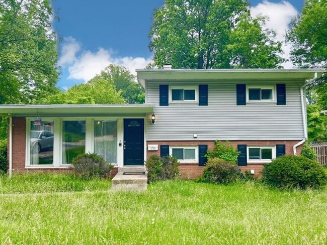 Primary Photo - 1710 Tweed St