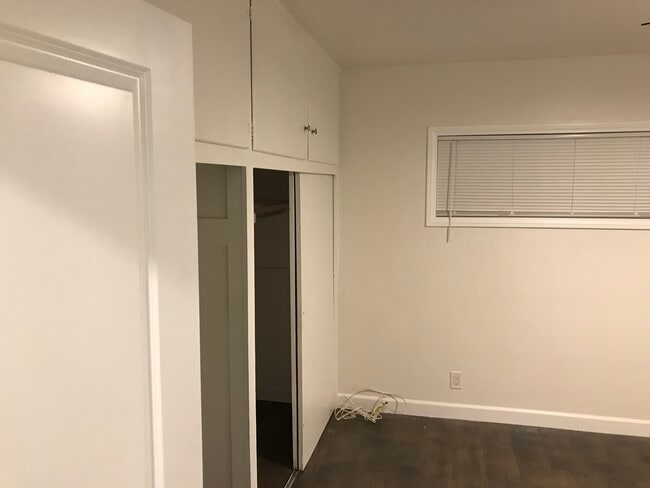 Building Photo - 3209 W 153rd St