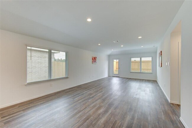 Building Photo - 24434 Elmwood Falls Dr