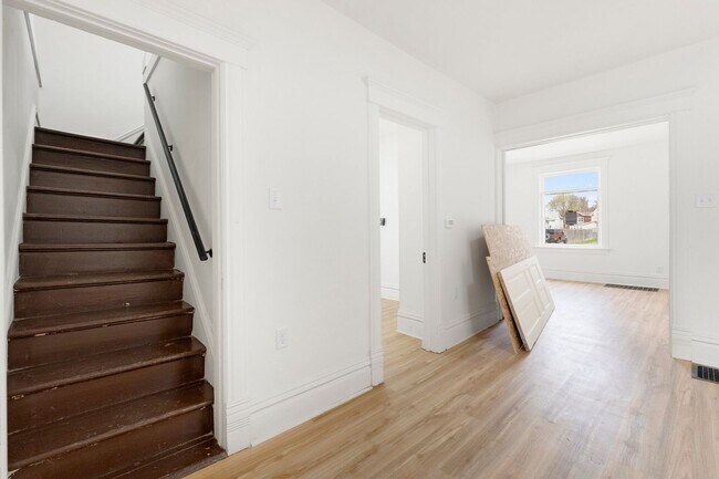 Building Photo - New Listing! 3 Bedroom House!